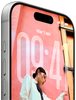 iPhone 17 Pro visto di fronte, che mostra la schermata di blocco di iOS 26, con Dynamic Island in alto, tasto Azione e tasti del volume